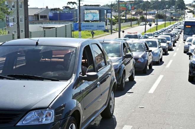Na Avenida das Torres, a fila chegou a dois quilômetros |