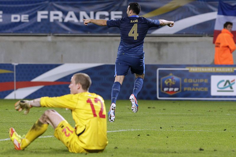 Adil Rami comemora o gol da vitória francesa sobre a Islândia | Pascal Rossignol / Reuters