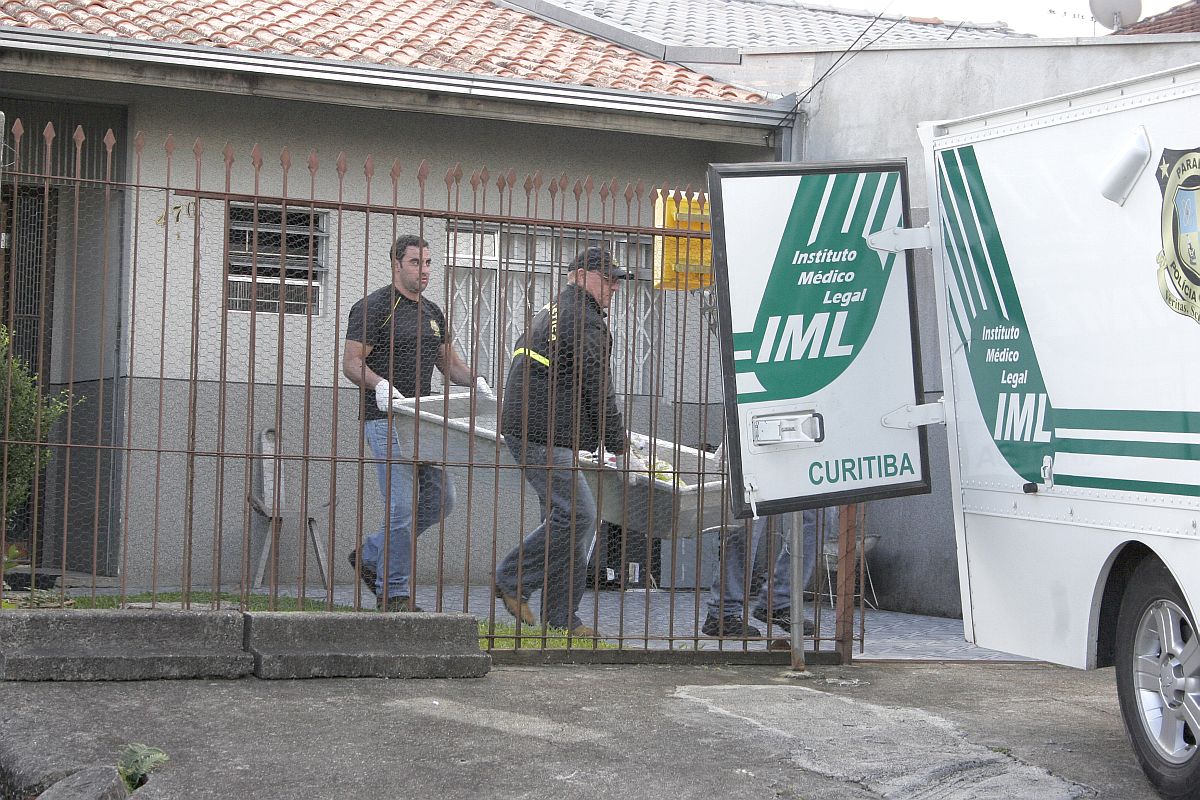 Alex Gonçalves, de 42 anos, é acusado de matar a mãe e os dois gatos de estimação na casa em que morava com a família, no bairro Boa Vista em Curitiba | Átila Alberti / Tribuna do Paraná