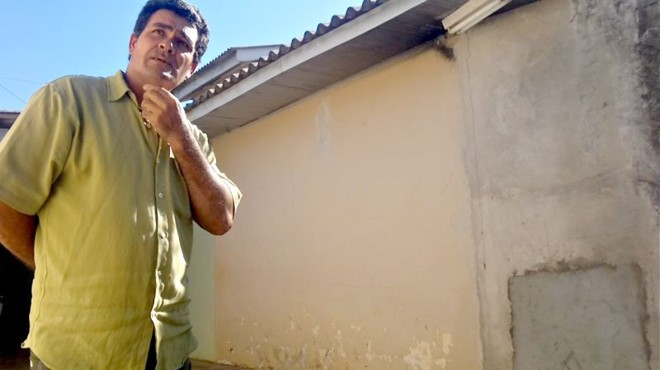 Meio sem jeito, Davi confessa ser o responsável pelo cuidado dos outros presos na ausência da polícia | Albari Rosa/ Gazeta do Povo
