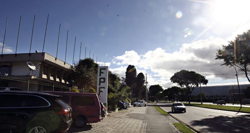 Fachada da Federação Paranaense de Futebol, no Tarumã: sede foi arrematada em leilão por R$ 2,031 milhões, equivalentes a 60% do valor avaliado para a propriedade | Felipe Rosa/ Gazeta do Povo