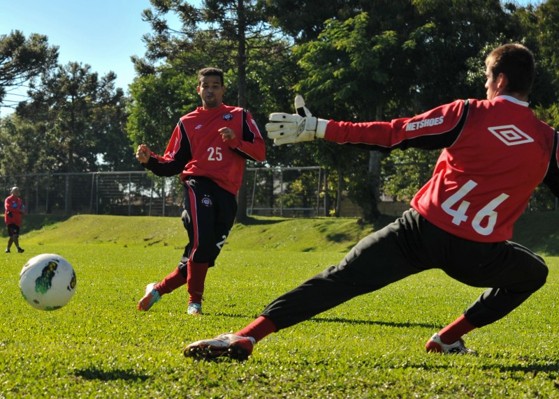 Bruno Mineiro (25) fez três gols contra o Paranavaí e pode pintar entre os titulares contra o Cruzeiro | Marcelo Andrade / Gazeta do Povo