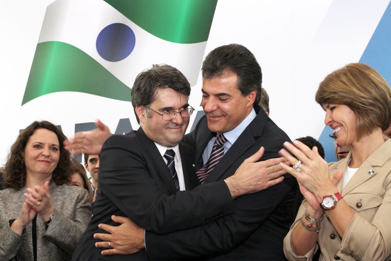 Beto Richa deu posse ao novo chefe da Casa Civil, Luiz Eduardo Sebastiani, pouco antes de sair de férias | Agência de Notícias do Paraná