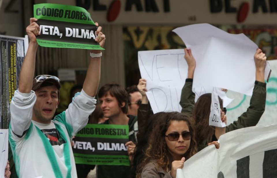 Manifestantes fizeram protestos em Curitiba na semana passada pedindo o veto de Dilma | Jonathan Campos/ Gazeta do Povo