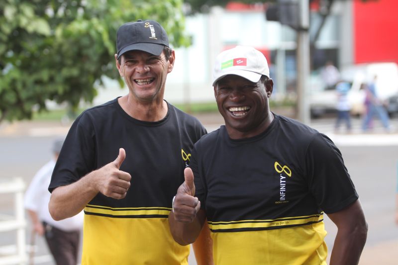 Berg e Dirceu mantêm a amizade dos tempos de boleiro | Gilberto Abelha/ Jornal de Londrina