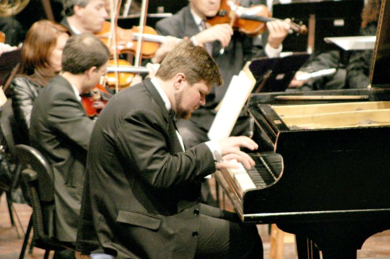 Pozzi se apresenta na capela | Divulgação