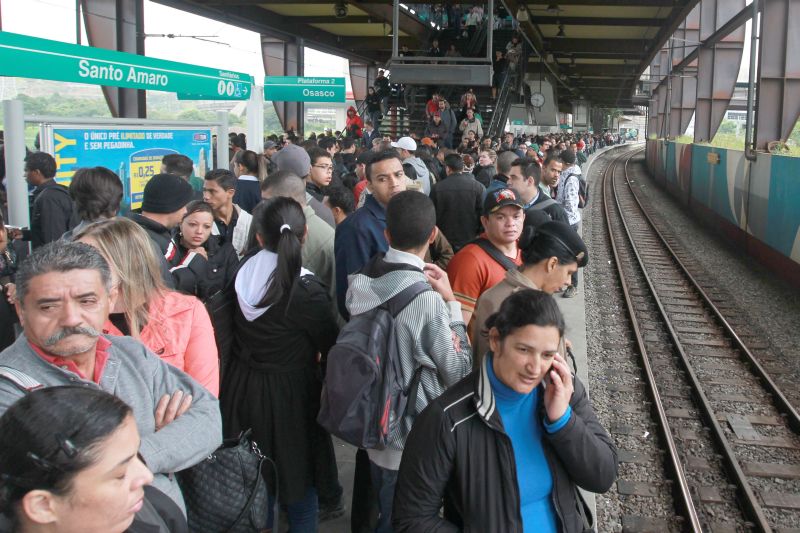Passageiros perderam bastante tempo à espera de um trem em São Paulo: falha elétrica | Rivaldo Gomes/Folhapress