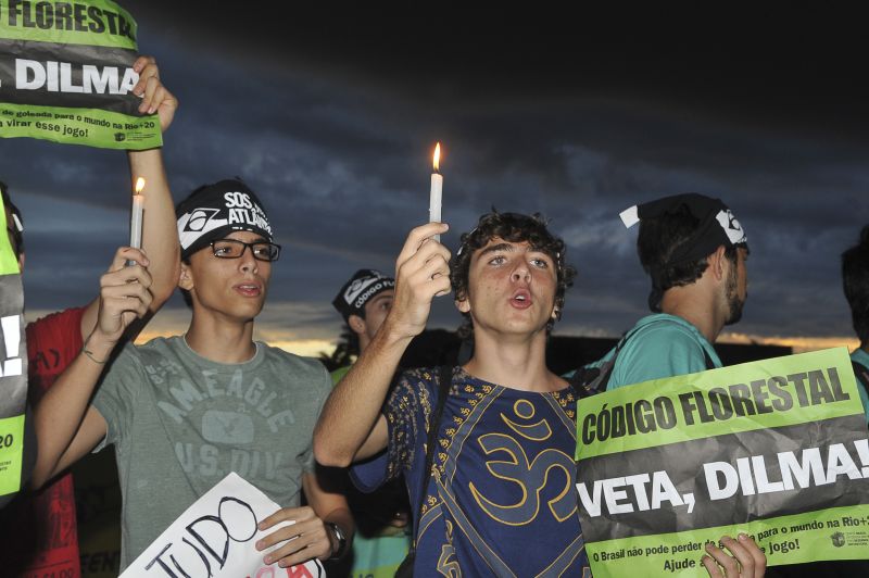Estudantes fazem vigília em frente do Palácio do Planalto pedindo o veto de Dilma | Valter Campanato/ABr