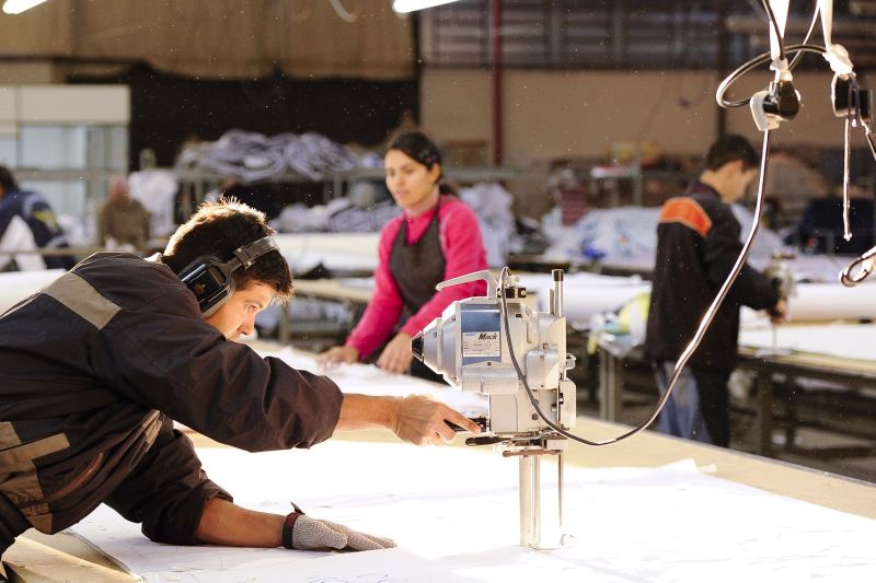 Confecção em Maringá, Norte do Paraná: treinamentos e obrigações acessórias elevam desembolsos com funcionários | Fábio Dias/ Gazeta do Povo