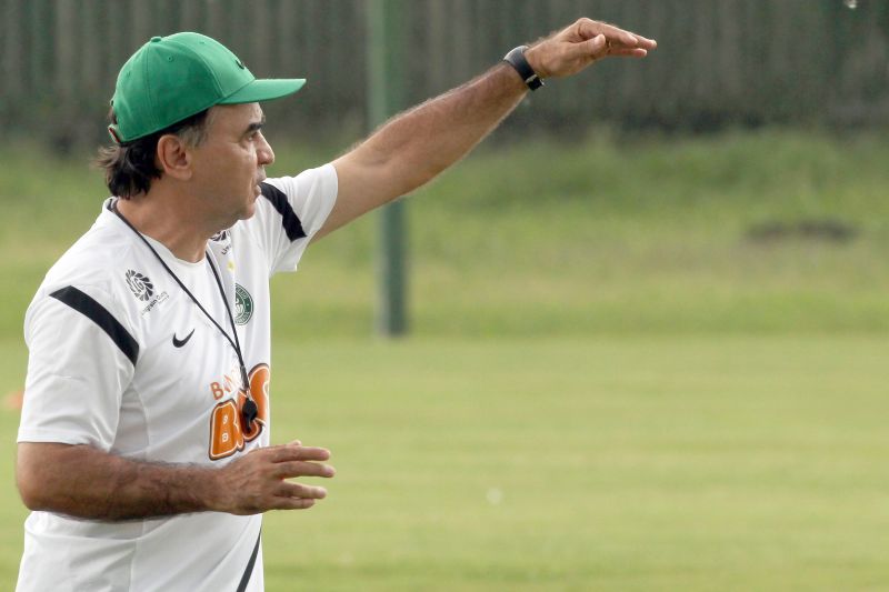 O técnico Marcelo Oliveira espera que o Coritiba quebre o jejum de 14 anos sem triunfo diante do Vitória como visitante | Walter Alves/ Gazeta do Povo