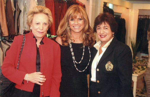 No coquetel de lançamento do outono-inverno da Expression by Maria Inês, no Shopping Novo Batel, a anfitriã Maria Inês Artigas com as convidadas Rose Carvalho e Leda Buffara.Na ocasião, marcaram, também, as bijoux de Maria Ignez Simões | Divulgação