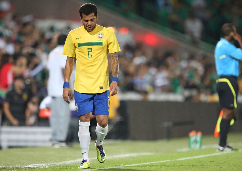 Daniel Alves foi cortado de amistosos da seleção | Mowa Press