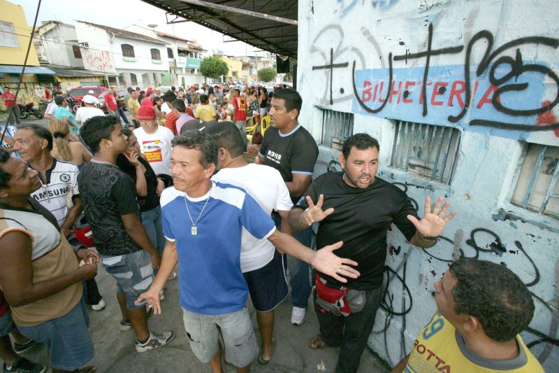 Torcedores do Paysandu fazem fila para comprar ingresso: Mangueirão lotado | Everaldo Nascimento/Diário do Pará