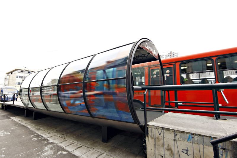 Estações-tubo com maior circulação de usuários foram escolhidas para receber o projeto | Antônio More/Gazeta do Povo