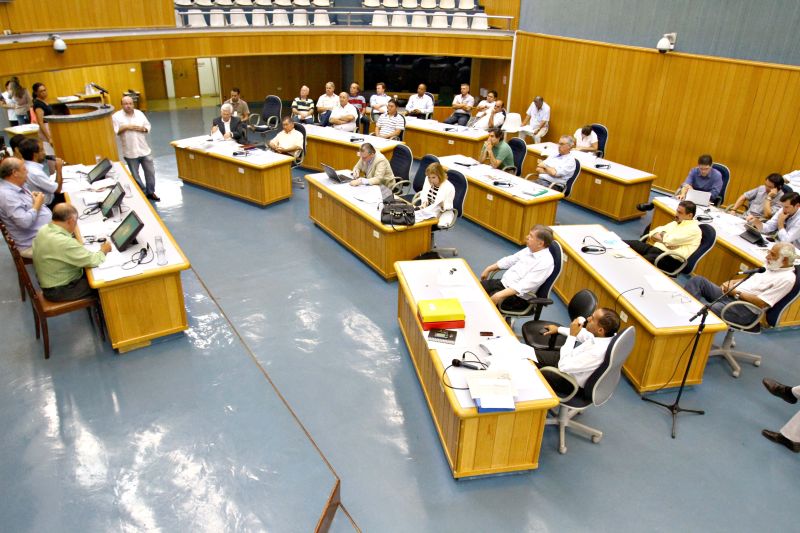 Plenário da Câmara de Londrina: eleitor da cidade não conhece o trabalho e não sabe citar nomes dos vereadores | Roberto Custódio/Jornal de Londrina