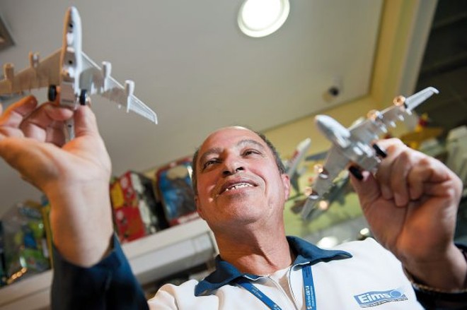 Colega de Silvana, Antônio sempre teve curiosidade de conhecer a sala de embarque |