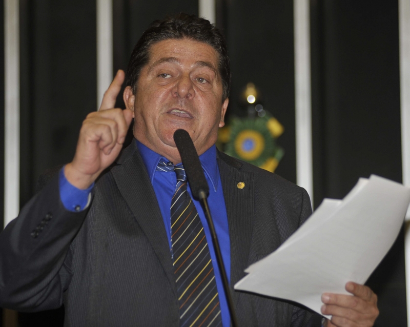 Deputado federal Stepan Nercessian fala na tribuna do plenário da Câmara sobre seu envolvimento com Carlinhos Cachoeira | José Cruz/ABr