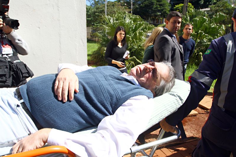 Vereador Eloir Valença passou mal depois da prisão e precisou ser levado para o hospital | Gilberto Abelha/Jornal de Londrina