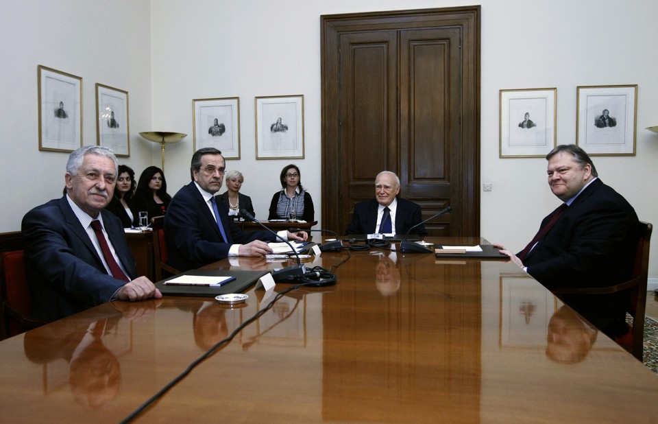 Presidente grego em reunião com líderes partidários tenta formar coalizão de governo para evitar novas eleições. | John Kolesidis/Reuters