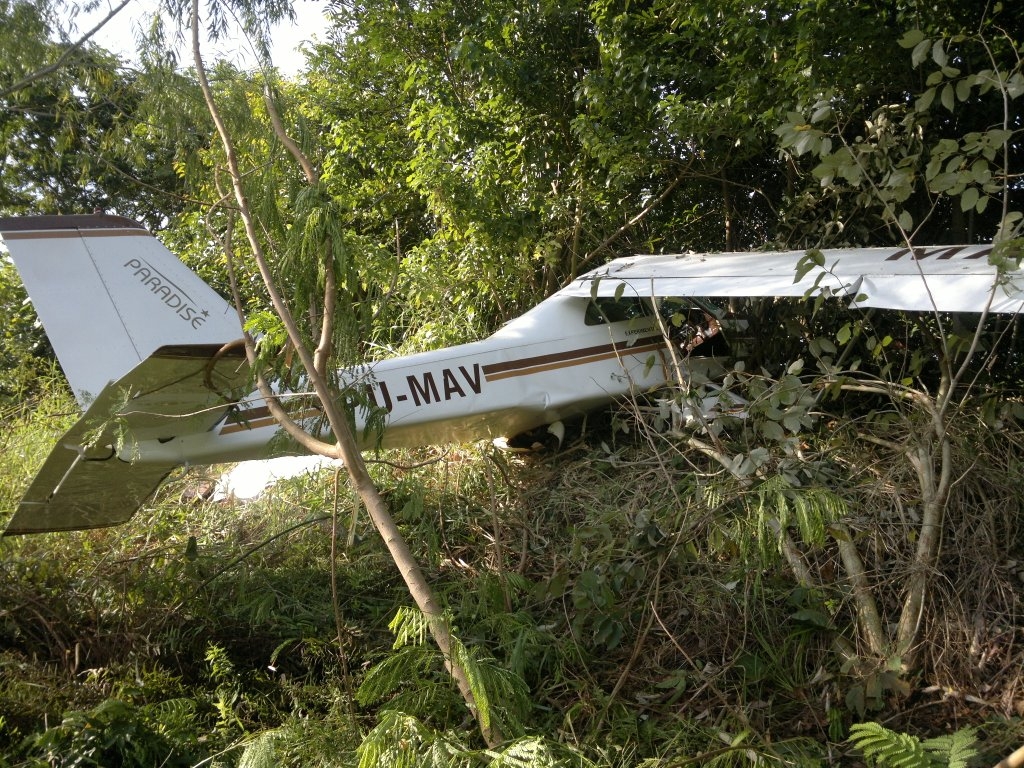 Suspeita é de que a queda tenha ocorrido após uma pane no motor da aeronave | Foto enviada pelos leitores Ronaldo Senes e Sergio Oliveira