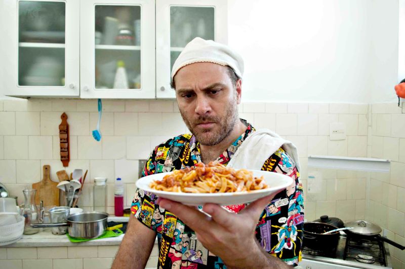 Paulo Tiefenthaler: para o ator e cozinheiro, a cozinha se aperfeiçoa na prática | Felipe Abrahão / Divulgação