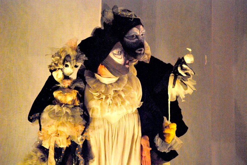 O visual da peça ganhou em ineditismo pelo uso de diversas técnicas de bonecos | José Tezza/Divulgação