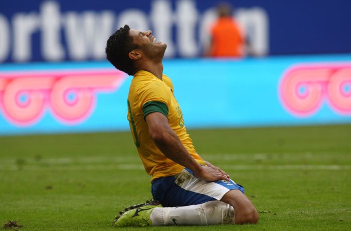 Hulk comemora seu segundo gol na vitória sobre a Dinamarca: atacante espera ter garantido lugar entre os titulares | Mowa Press
