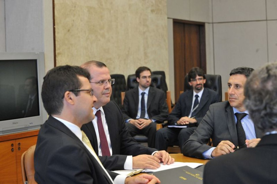 Alexandre Tombini (segundo à esquerda) e membros do comitê: decisão unânime | Elza Fiúza/ABr