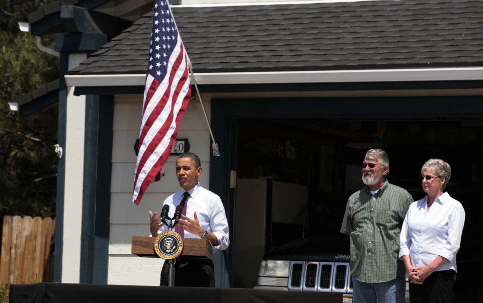 Barak Obama discursa para vizinhança Reno, Nevada, depois de encontro com mutuários para discutir a crise do setor imobiliário. | Larry Downing/Reuters