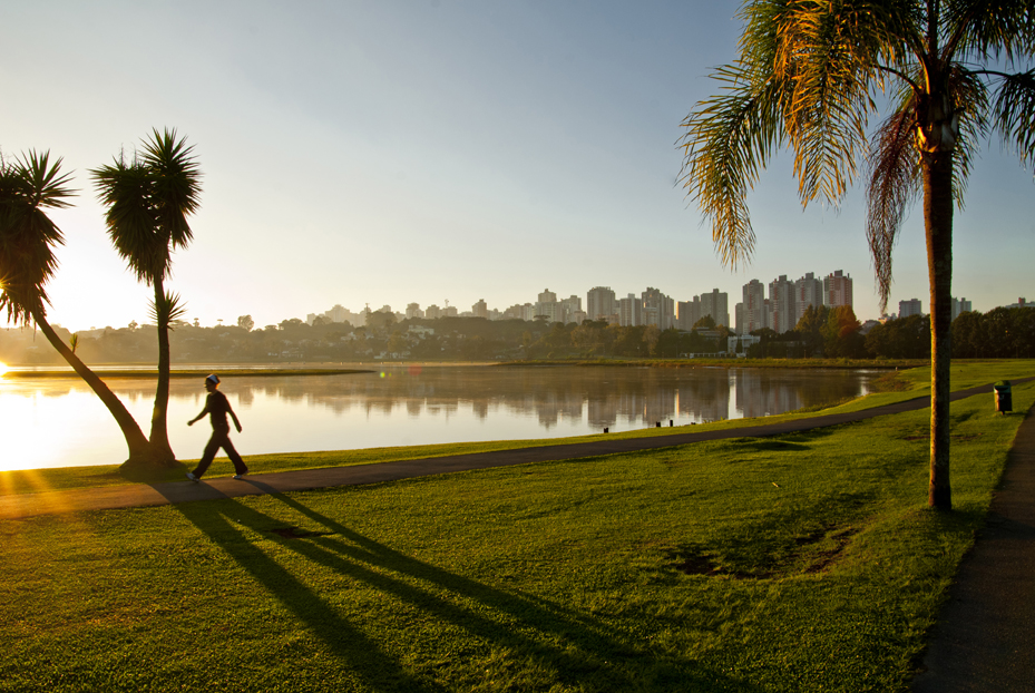 O Parque Barigui na manhã desta terça-feira (1º): mínima chegou a 4ºC em Curitiba | Daniel Caron/Gazeta do Povo
