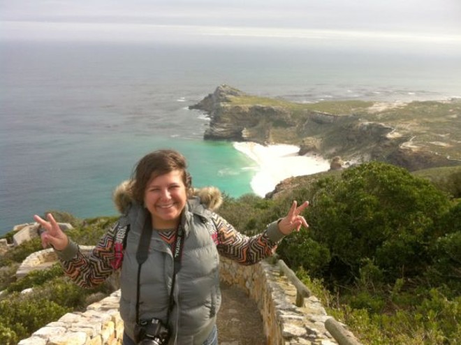 Retorno forçado- A curitibana Karoline Weigert Breckenfeld foi para os EUA em 2002 para trabalhar na Disney. Logo depois recebeu uma proposta para trabalhar em navios de cruzeiro.