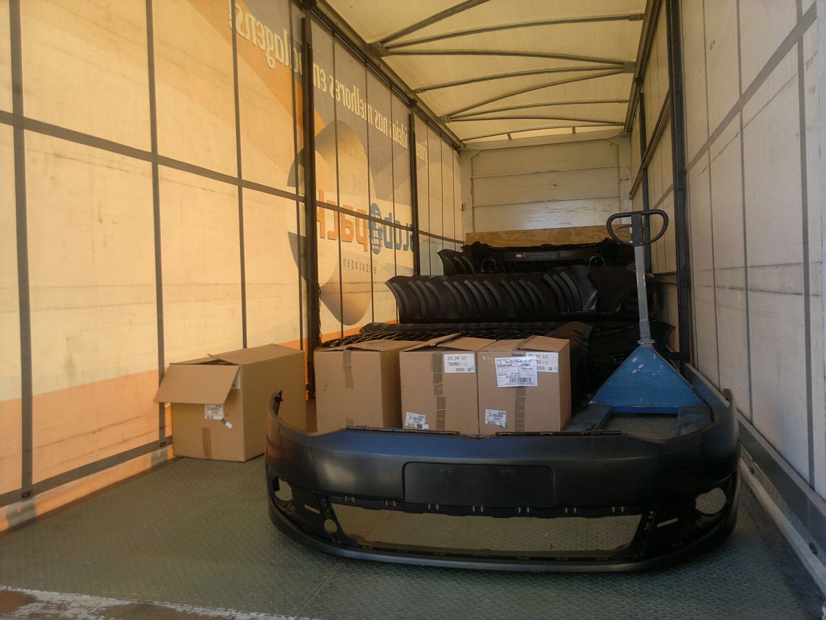 A Delegacia de Furtos e Roubos apreendeu 170 parachoques e 240 faróis furtados de uma fábrica de autopeças em São José dos Pinhais | Heliberton Cesca