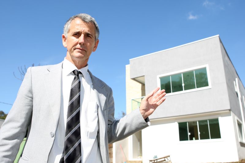 O corretor Jorge Varela, que está construindo no Umbará: desembolsos, só quando o dinheiro está disponível | Antônio More/ Gazeta do Povo