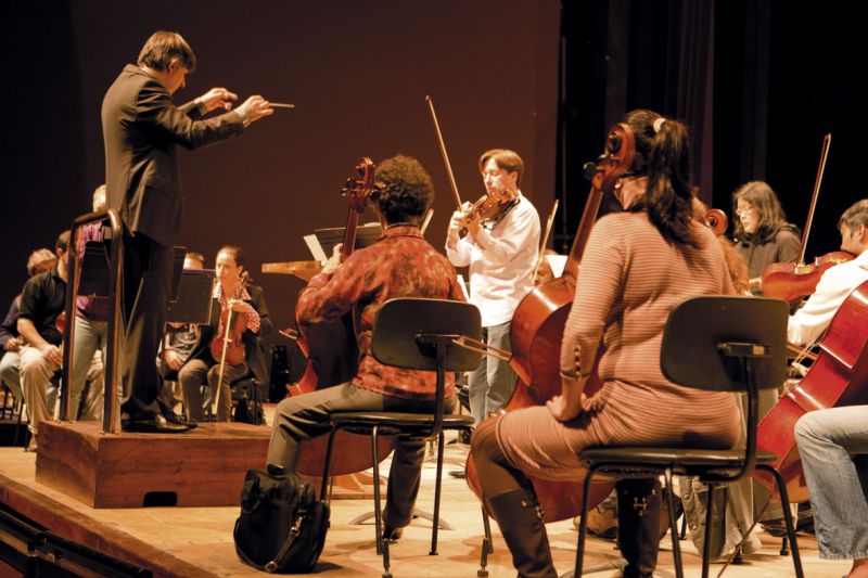 Sob a batuta de Osvaldo Ferreira, OSP apresenta obras clássicas e contemporâneas | Henry Milleo/Gazeta do Povo