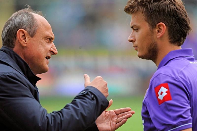 Delio Rossi (esq) foi suspenso por três meses após agredir o jogador Adem Ljajic (dir) | EFE