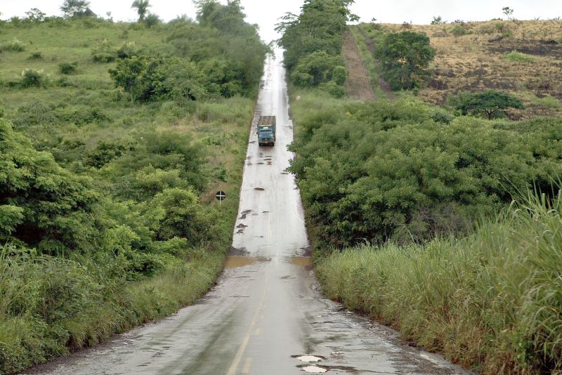 Rodovia em Mato Grosso: governo estimula a compra de veículos, mas infraestrutura não suporta aumento da frota | Antonio Costa/Gazeta do Povo
