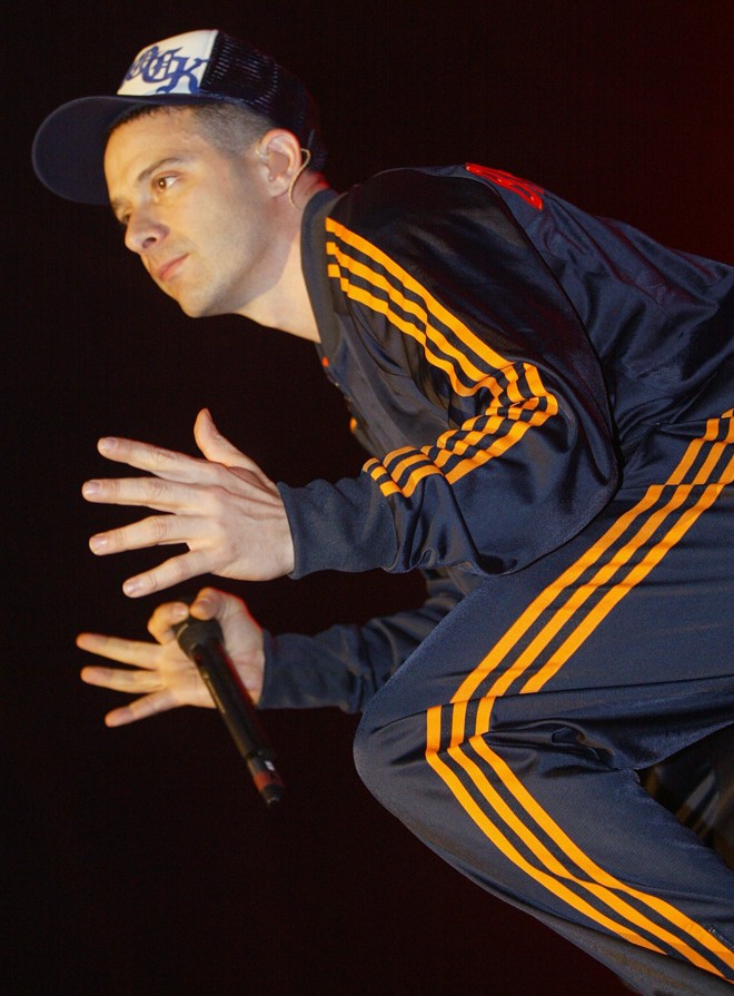 Adam Yauch em apresentação do Beastie Boys na França em 2004 |
