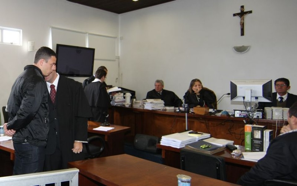 Adiado mais uma vez o julgamento de Eliandro Marconcini, acusado de envolvimento na morte do estudante Bruno Strobel Coelho Santos, em 2007 | Aniele Nascimento / Agência de Notícias Gazeta do Povo
