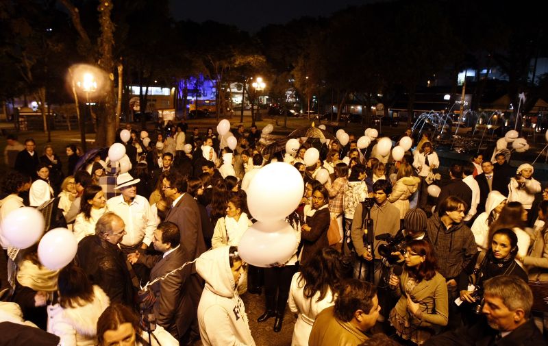 Manifesto Segurança sim, agressão não reuniu 300 pessoas | Hugo Harada/ Gazeta do Povo