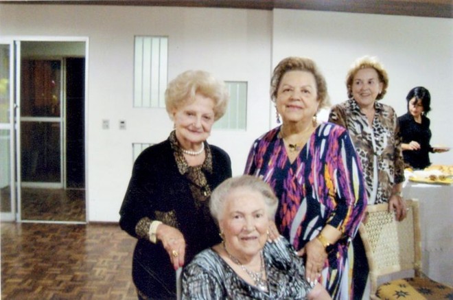 COMEMORAÇÃO EM FAMÍLIA- Margarida Silva Albuquerque comemorou aniversário em agradável encontro na residência de sua filha, Iara Maron, Sra. Des. Tufi Maron |