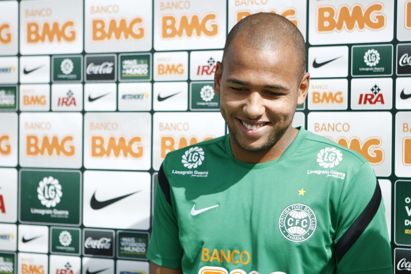 Sérgio Manoel pode ganhar a responsabilidade de substituir Tcheco | Henry Milléo / Gazeta do Povo