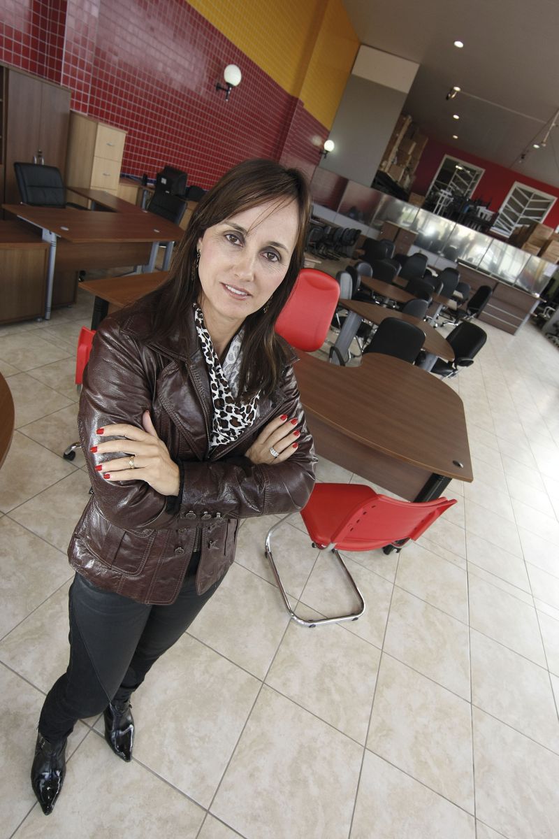 Lílian Tavares, do Shopping do Escritório: móveis com margem de lucro mais baixa | Ivonaldo Alexandre/ Gazeta do Povo