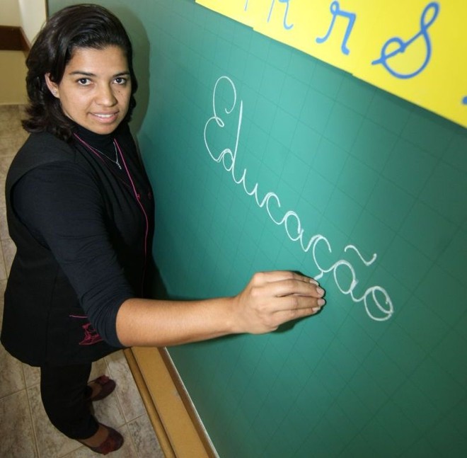 A professora Tatiane Dembicki: sete anos sem graduação | 