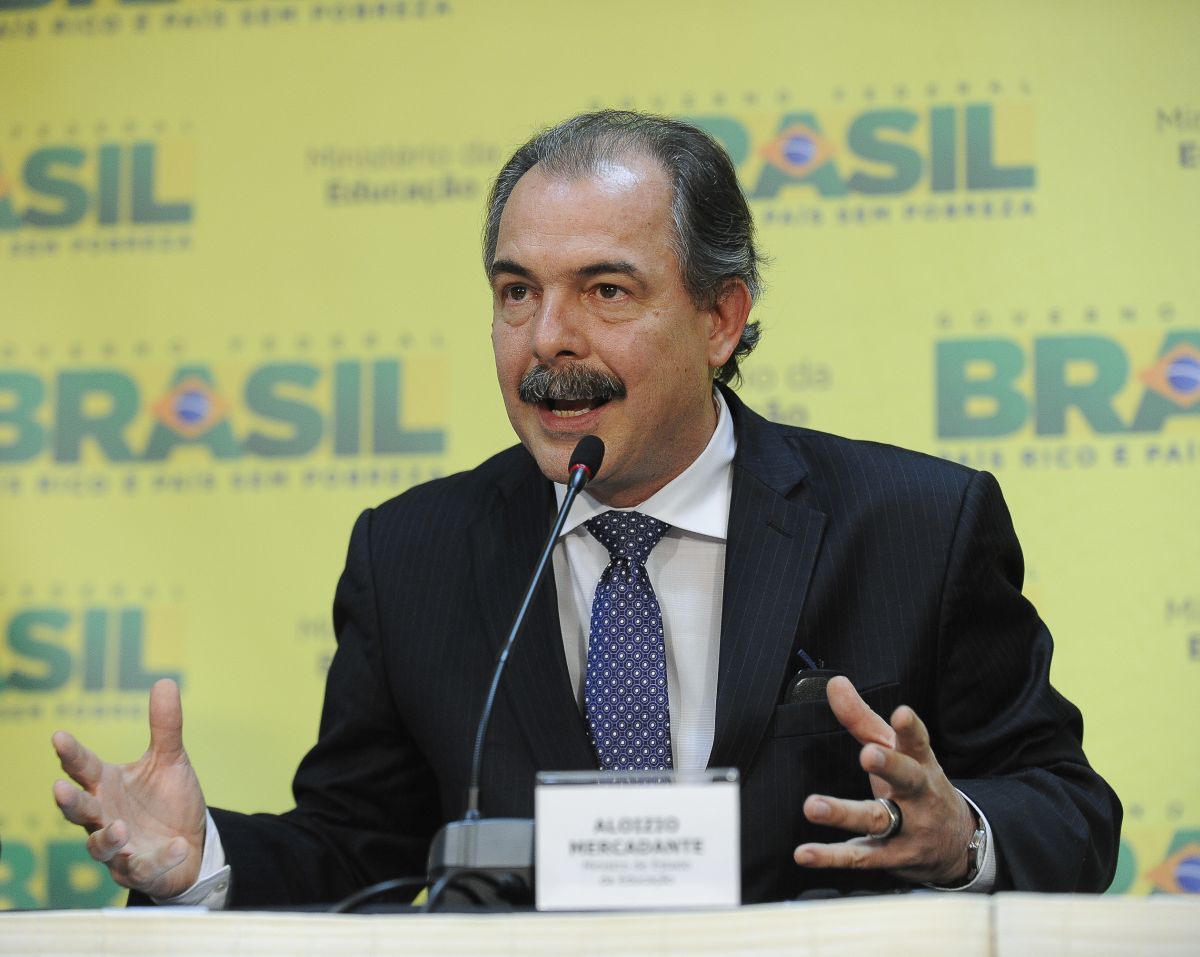 Mercadante: fala muito... | Fabio Rodrigues Pozzebom / Agência Brasil