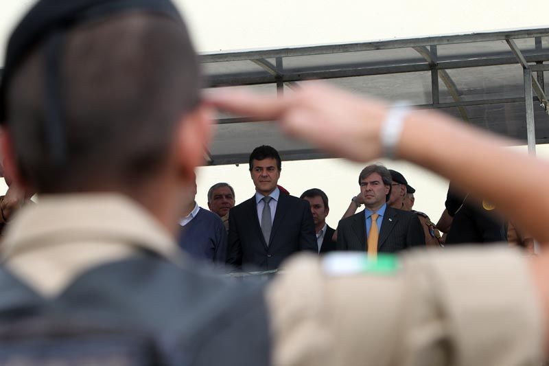 O governador Beto Richa e o secretário de Segurança Pública, Reinaldo de Almeida César, anunciaram medidas de reestruturação da polícia após denúncias | Albari Rosa/Gazeta do Povo