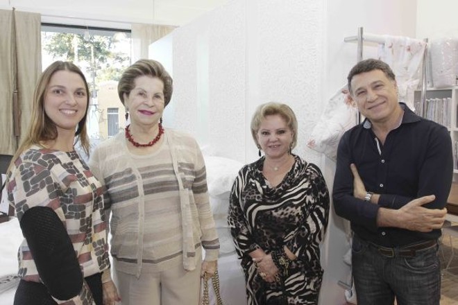 NOVO ESPAÇO - O Spazio Trussardi foi inaugurado em Curitiba na última semana, dentro da Colorata Cama, Mesa e Banho, das empresárias Camila e Joseane Dallabona, trazendo as novas peças da marca de enxovais de luxo. Entre as convidadas, Florlinda Andraus e Gislene Macedo, que foram recepcionadas pela anfitriã Camila Dallabona e pelo Diretor de Criação da Trussardi, Alberto Codonho |