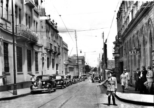 Rua Marechal Floriano, da Rua XV para baixo, em pacato flagrante de uma tarde em 1939 | CD/Arquivo