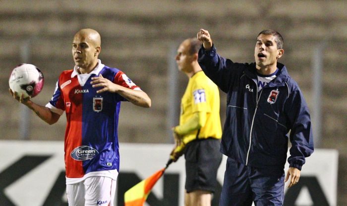 Para o técnico Ricardinho, Paraná errou ao insistir nas bolas aéreas diante do América-MG | Daniel Castellano / Gazeta do Povo