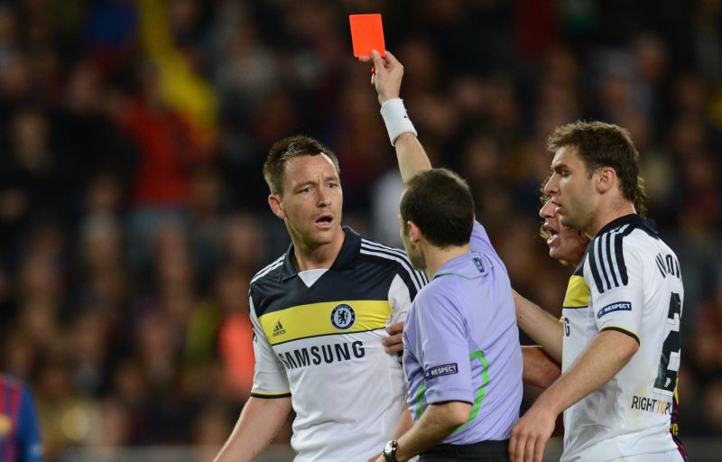 Terry foi expulso diante do Barcelona | AFP