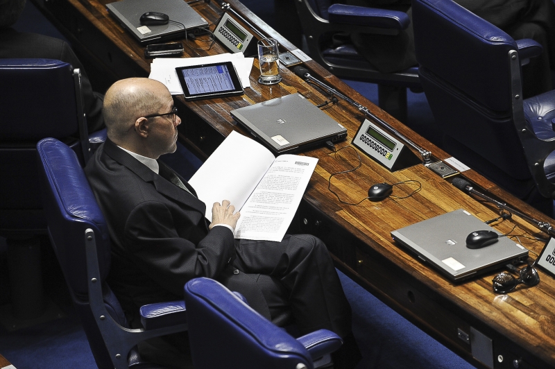 O senador Demóstenes Torres participa de sessão plenária do Senado para votacão da Lei Geral da Copa. | Rodrigues Pozzebom/ABr